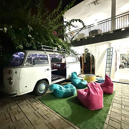 D'Flora Homestay Labuan Bajo Exterior photo