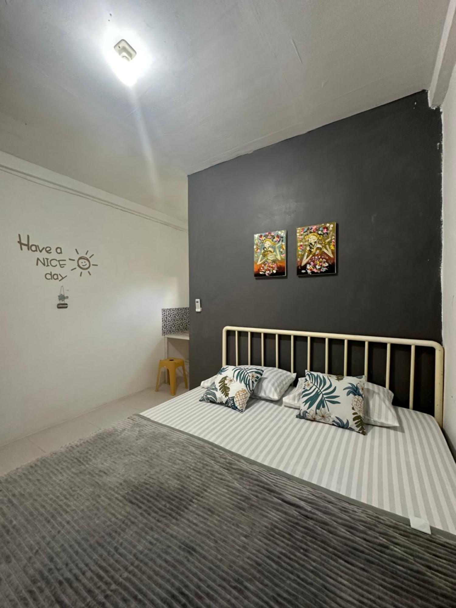D'Flora Homestay Labuan Bajo Exterior photo