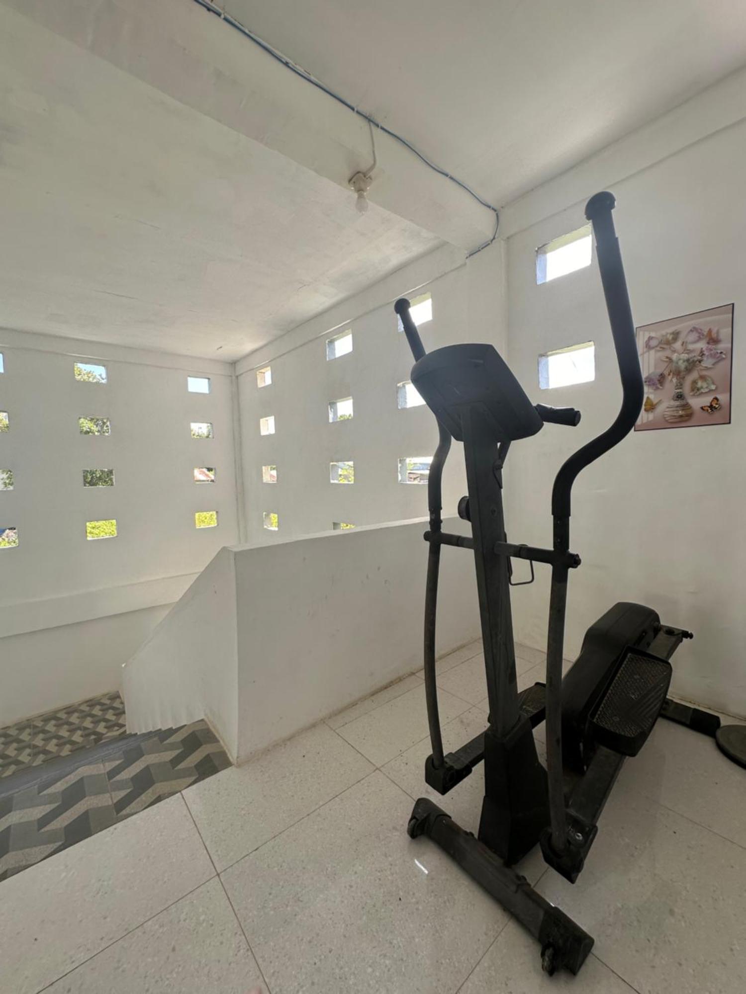 D'Flora Homestay Labuan Bajo Exterior photo