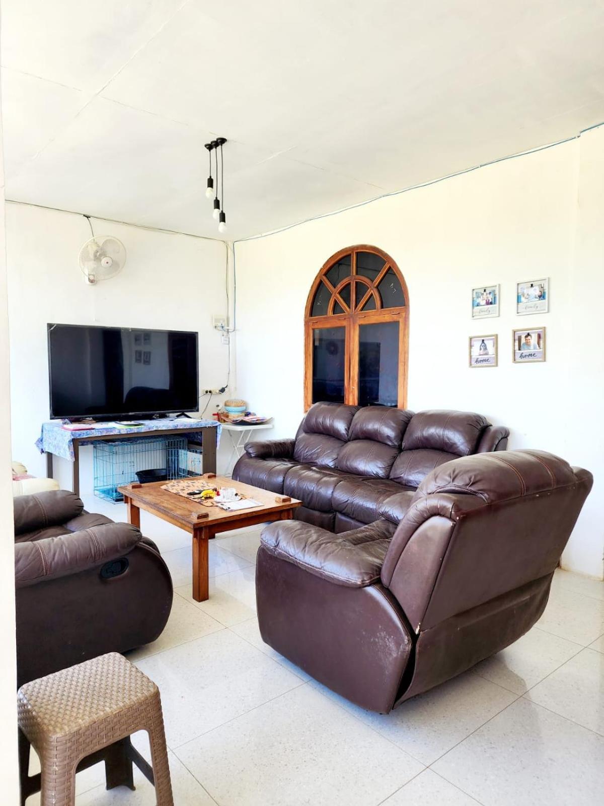 D'Flora Homestay Labuan Bajo Exterior photo