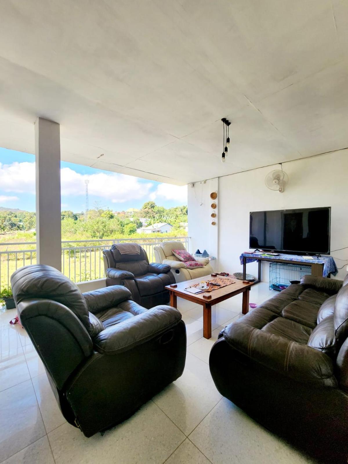 D'Flora Homestay Labuan Bajo Exterior photo