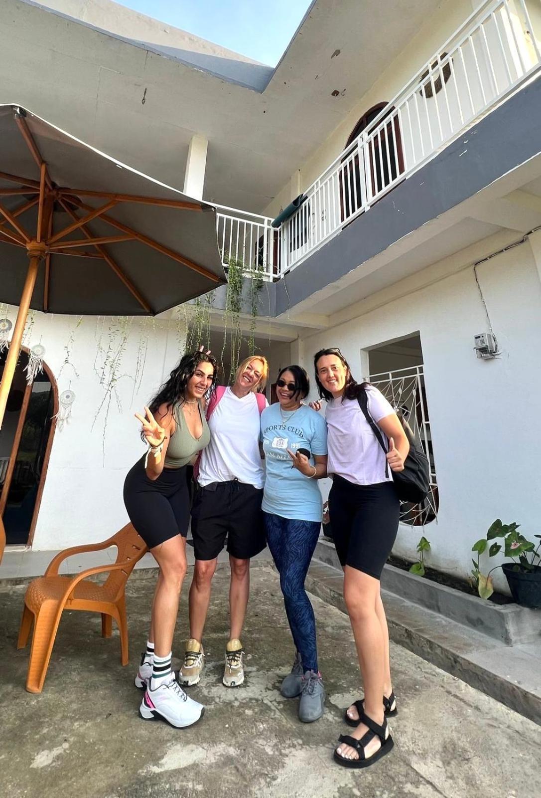 D'Flora Homestay Labuan Bajo Exterior photo