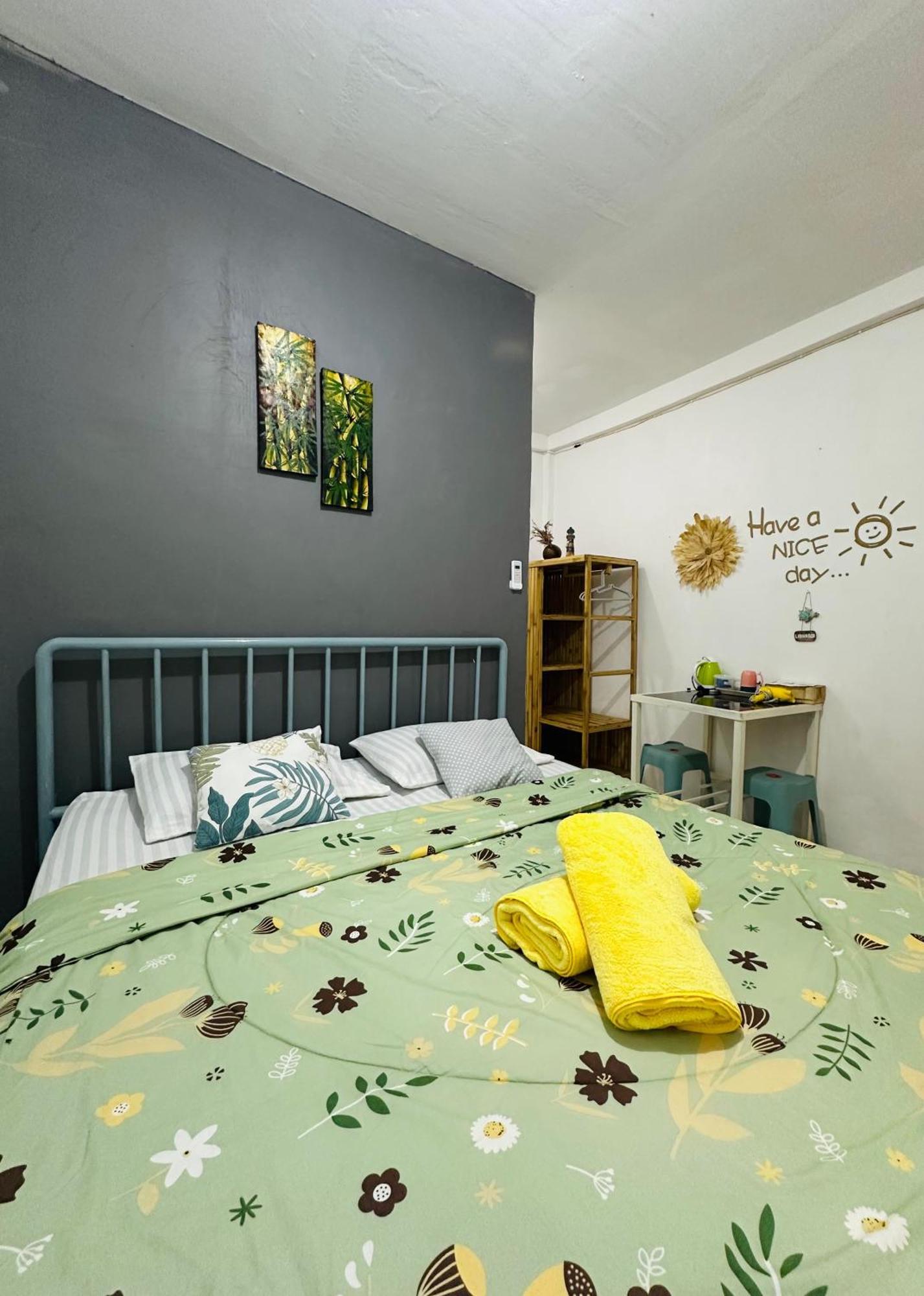 D'Flora Homestay Labuan Bajo Exterior photo