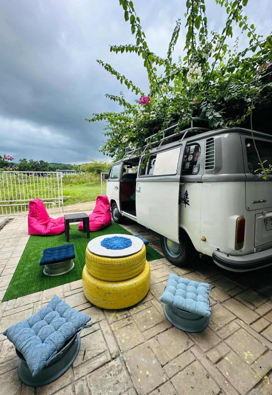 D'Flora Homestay Labuan Bajo Exterior photo