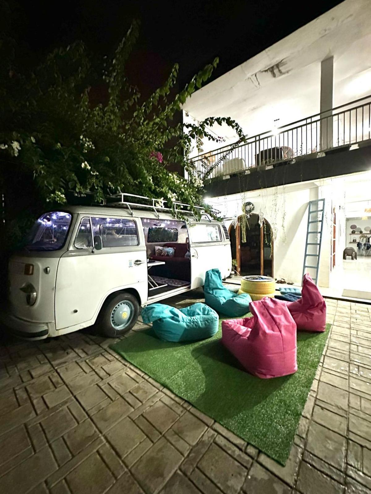 D'Flora Homestay Labuan Bajo Exterior photo