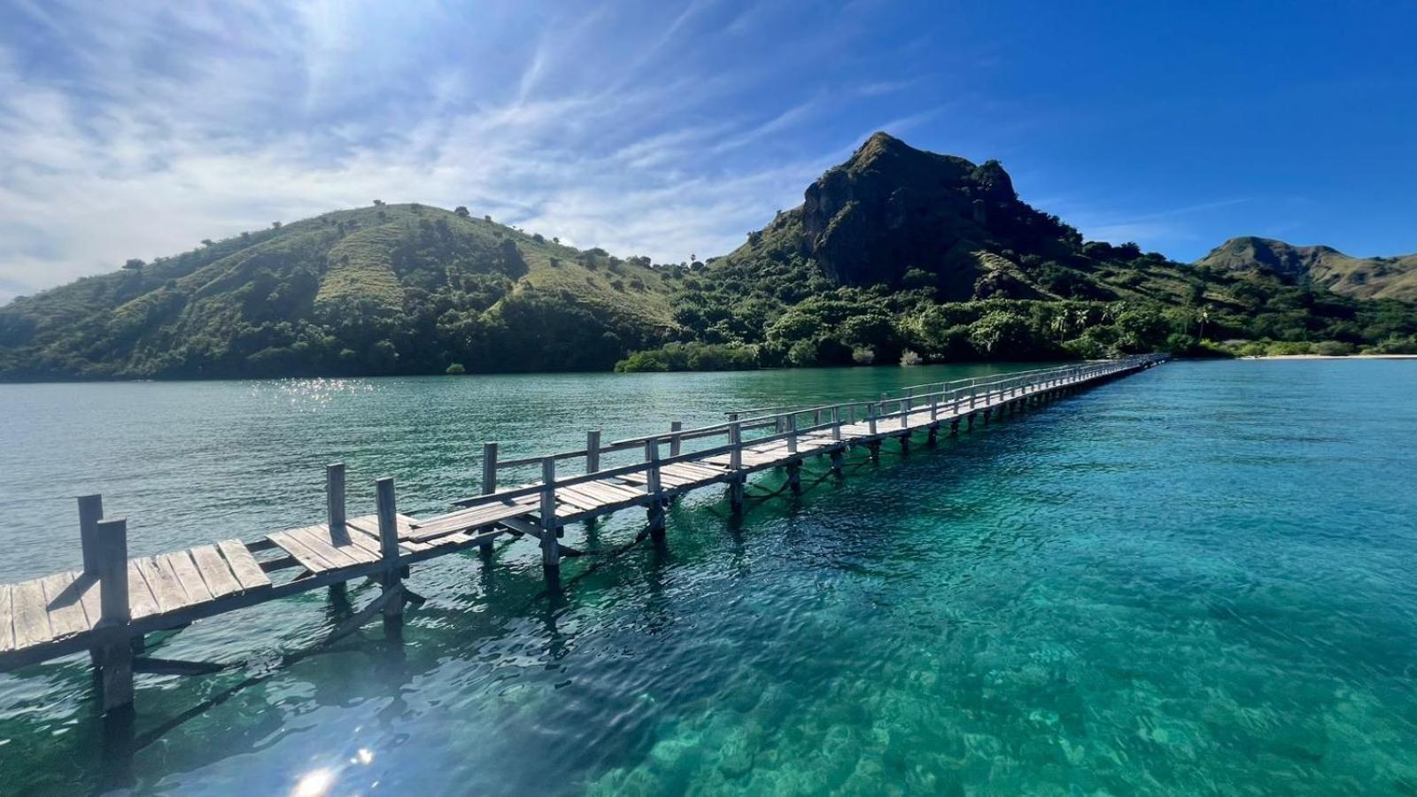 D'Flora Homestay Labuan Bajo Exterior photo