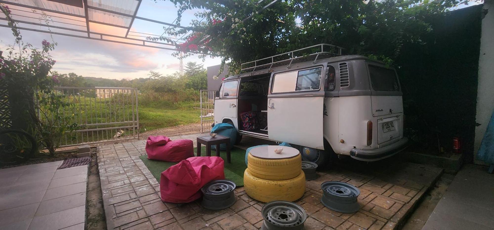 D'Flora Homestay Labuan Bajo Exterior photo