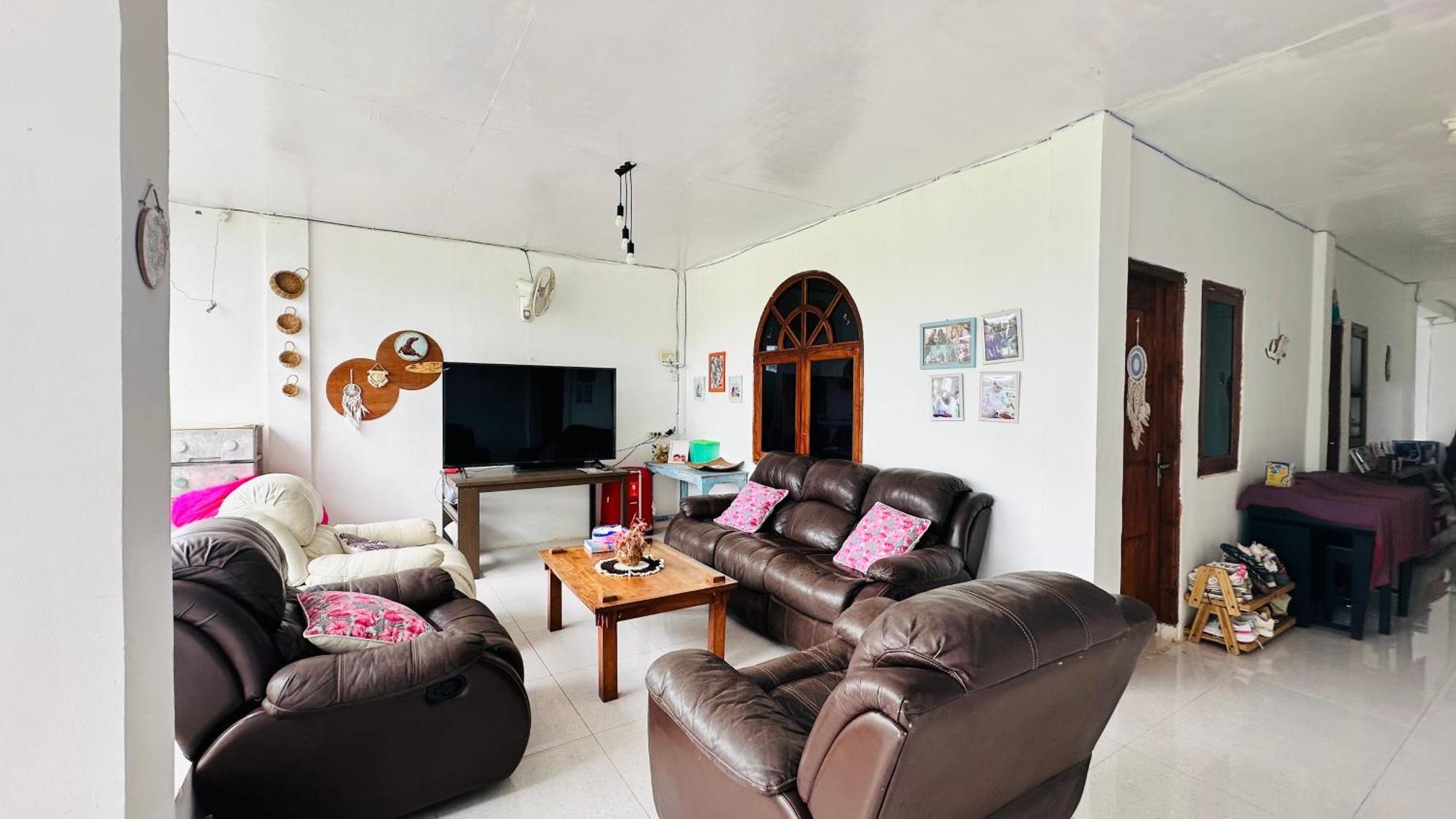 D'Flora Homestay Labuan Bajo Exterior photo