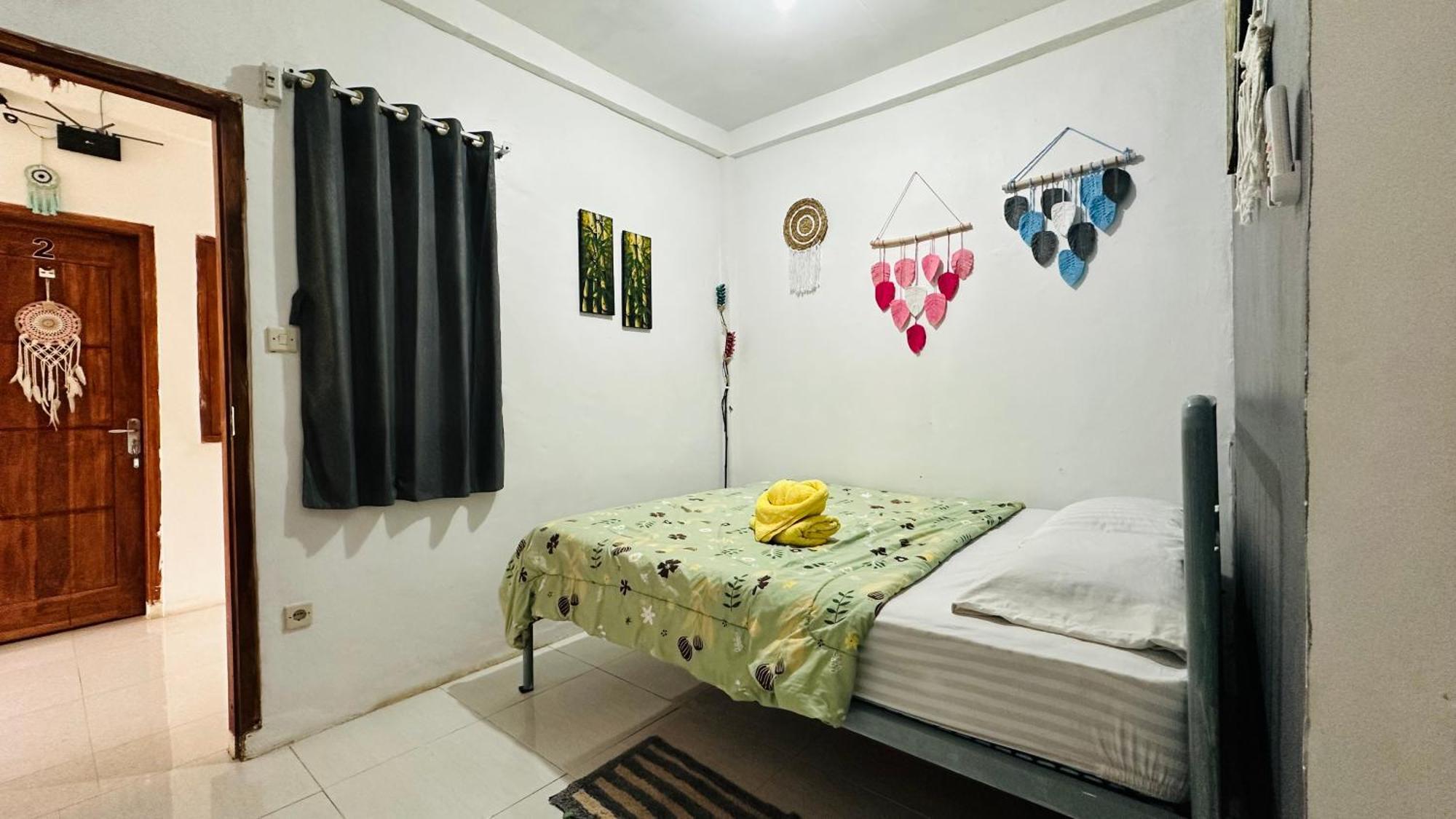 D'Flora Homestay Labuan Bajo Exterior photo